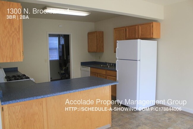Building Photo - 1300 N Brooklane St