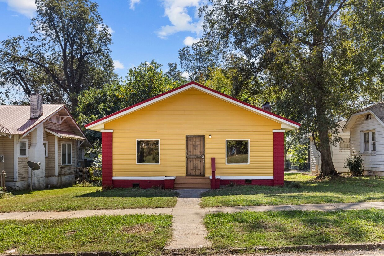 Primary Photo - Newly Renovated 3 Bedroom 1 Bath Home Avai...