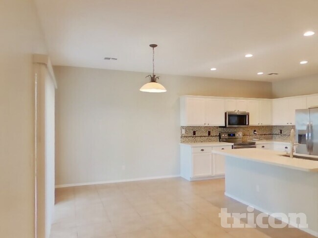 Foto del edificio - 17345 W Watkins St