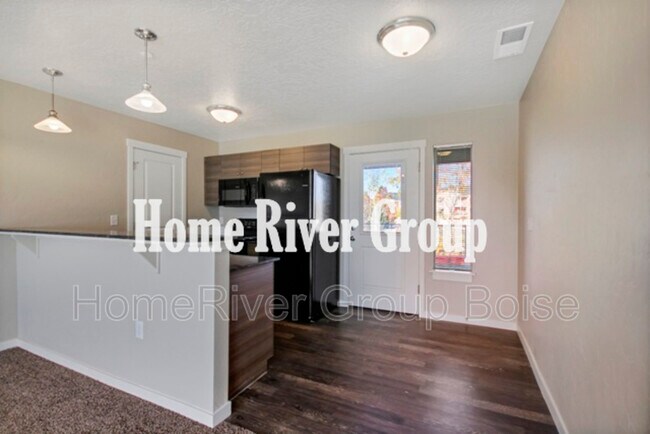 Foto del edificio - 1297 W Pine Ave