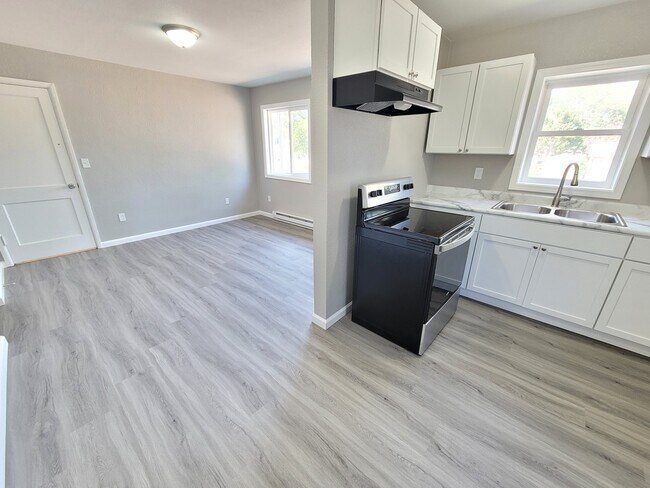 Building Photo - 1383 Iowa Ave SE