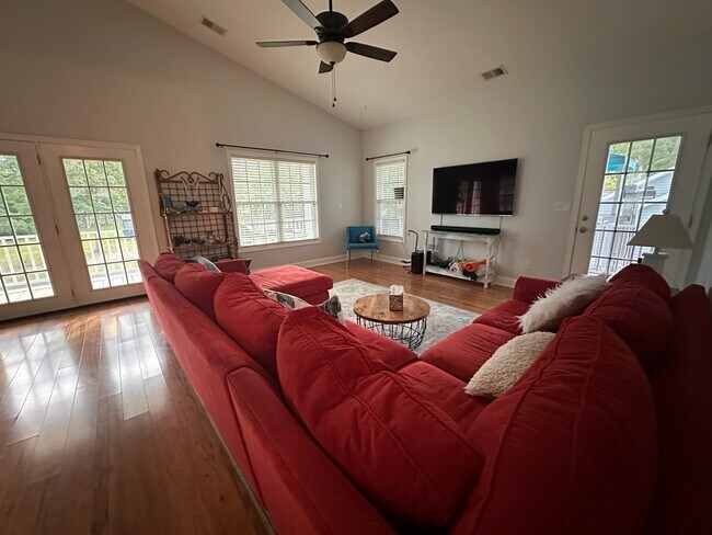 Foto del edificio - 1846 Camelot Dr SW