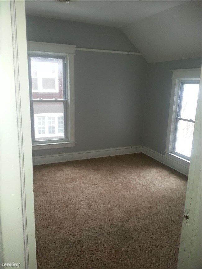 Building Photo - 1419 Lafayette Ave NE
