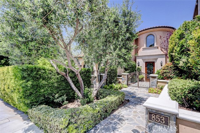 Building Photo - 853 6th St