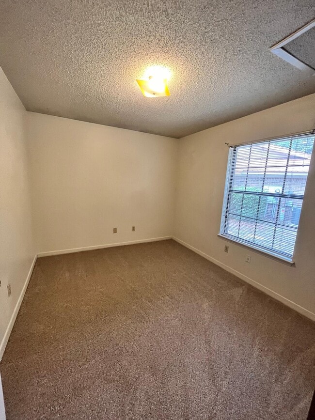 Building Photo - 133 Classic Manor Ct