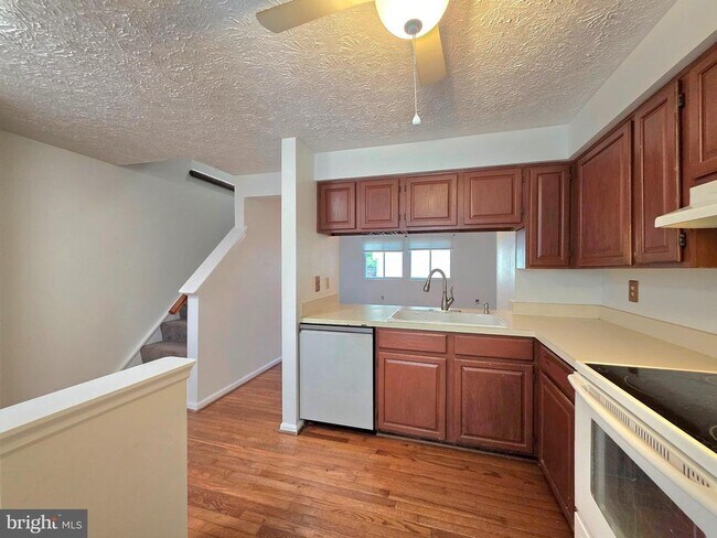 Building Photo - 8568 Koluder Ct