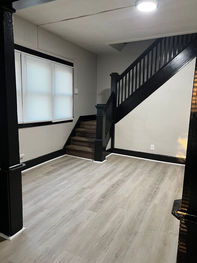 Foto del edificio - 1247 W Lee St