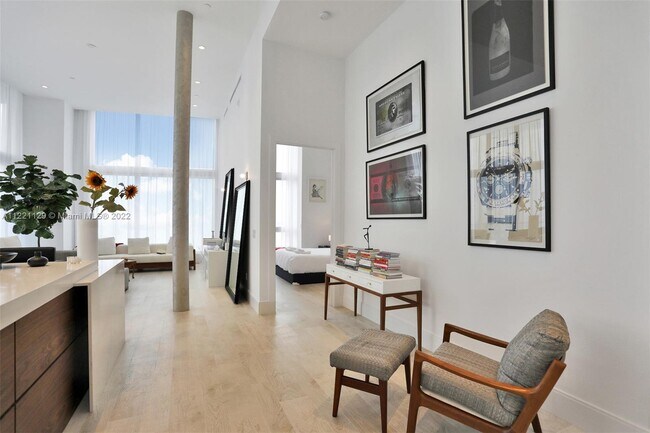 Building Photo - 495 Brickell Ave