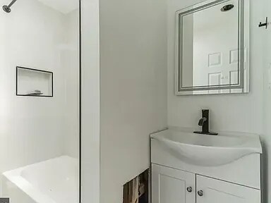 Photo - 5524 Matthews St Apartment