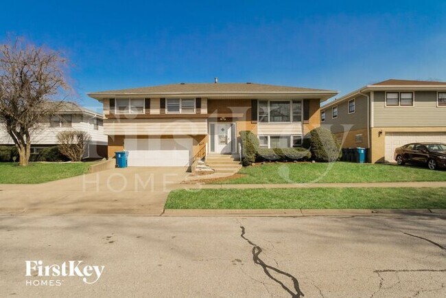 Building Photo - 744 E 167th Pl
