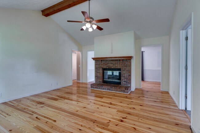 Building Photo - 463 Calista Rd