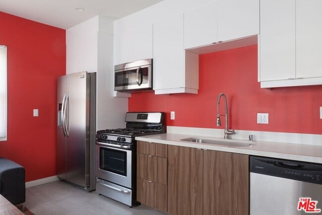 Foto del edificio - 2716 Ellendale Pl