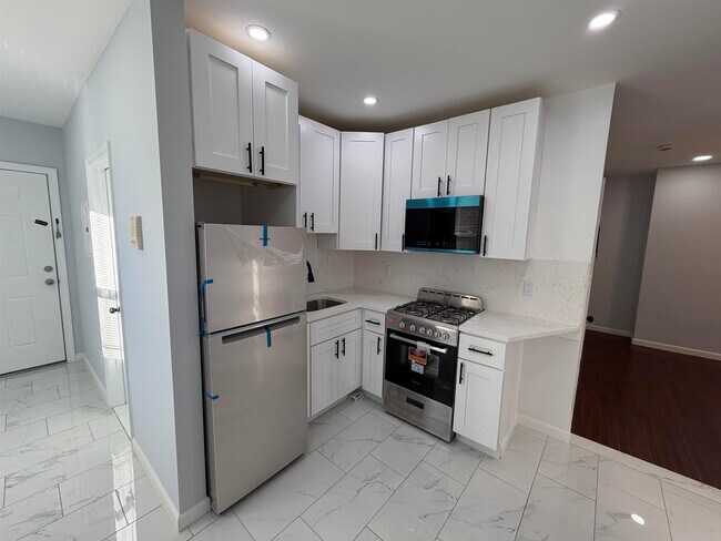 Building Photo - 19 Hopkins Ave