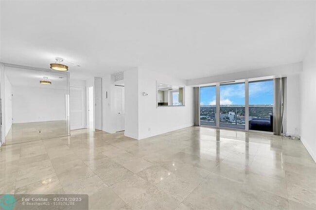 Building Photo - 2841 N Ocean Blvd