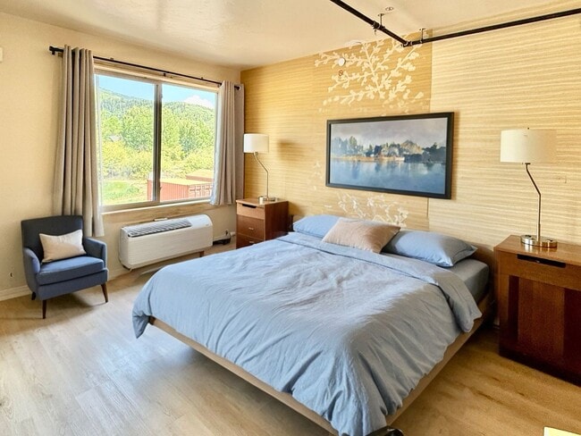 Interior Photo - ALL UTILITIES+ Internet Included - New Apa...