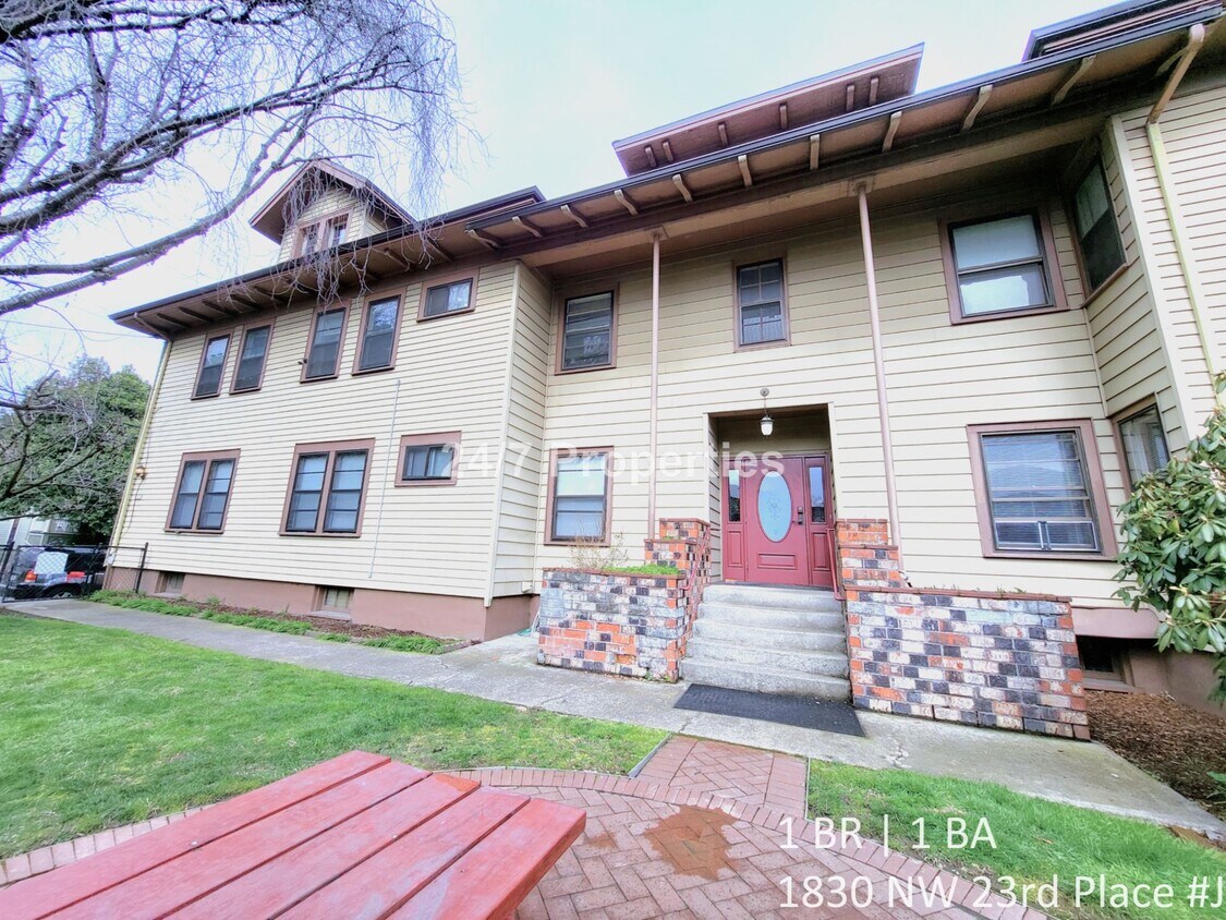 Primary Photo - Updated Vintage 1BD I 1BA Apartment in NW ...
