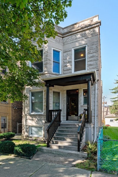 Building Photo - 2948 N Fairfield Ave