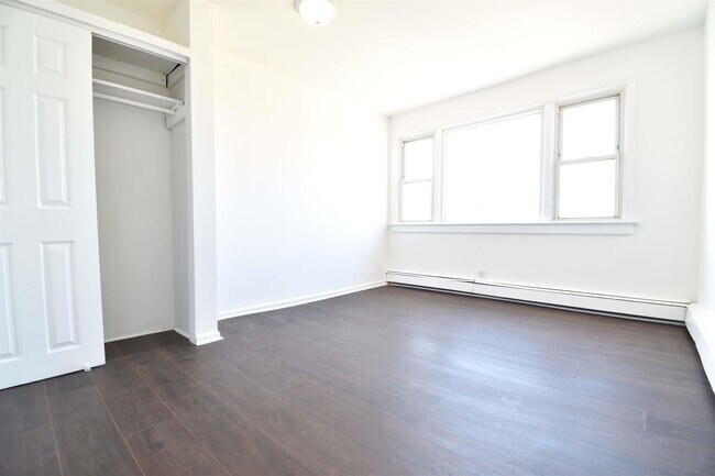 Building Photo - 306 Liberty Ave