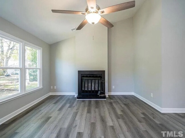 Building Photo - Room in House on Harmony Ct