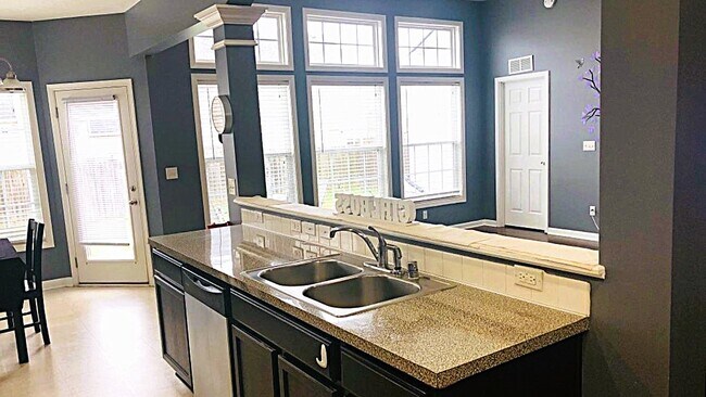 Foto del edificio - 669 Cielo Vista Rd