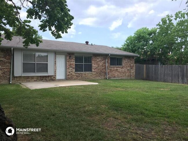 Building Photo - 1522 Roundrock Trail