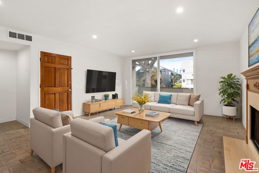Foto principal - 4213 Whitsett Ave