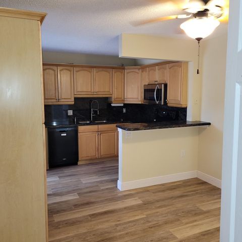 Foto del edificio - 3323 Meridian Way N