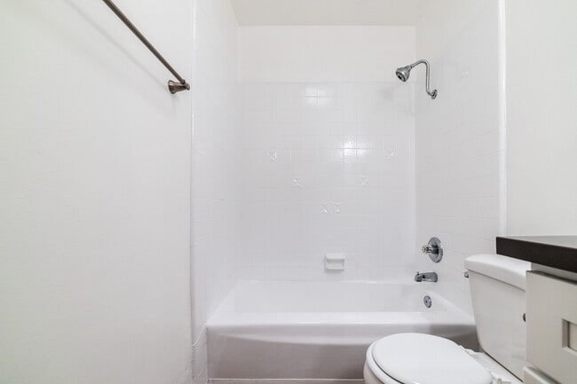Building Photo - 2233 S Ridgeley Dr