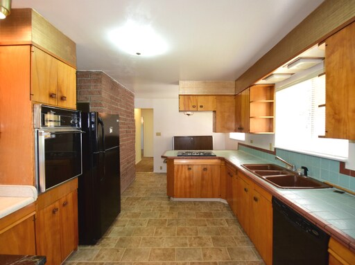 Building Photo - 16199 Highland Dr
