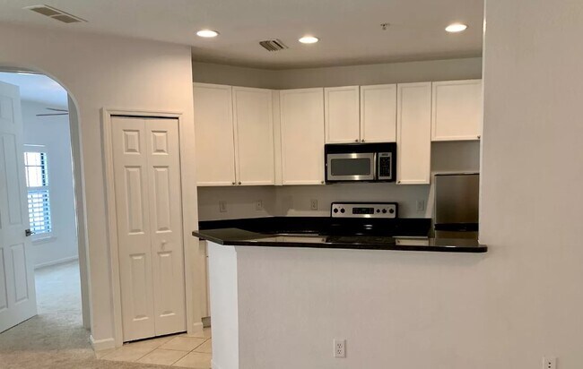 Building Photo - Palencia Two bedroom Condo located in Avila