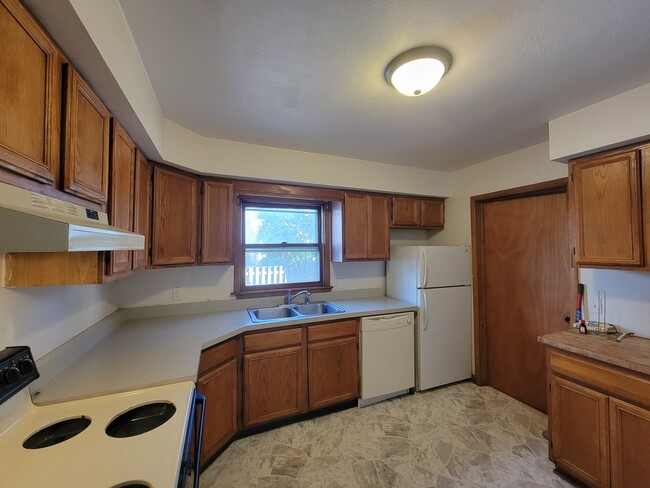 Kitchen - 1215 Ravine St