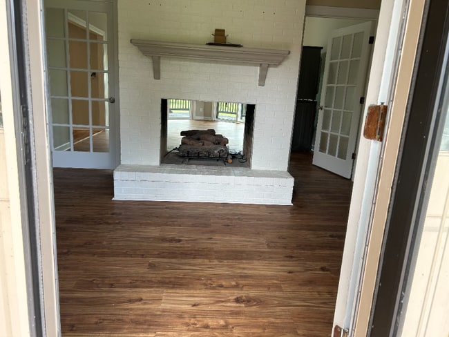 Building Photo - 412 Oak Ridge Dr