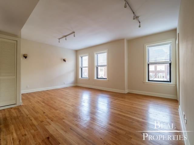 Foto principal - 2 bedroom in CHICAGO IL 60613