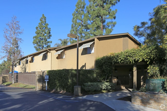 Building - Village Pines
