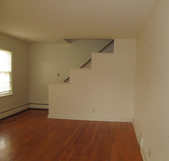 Building Photo - 540 Matlack Ave