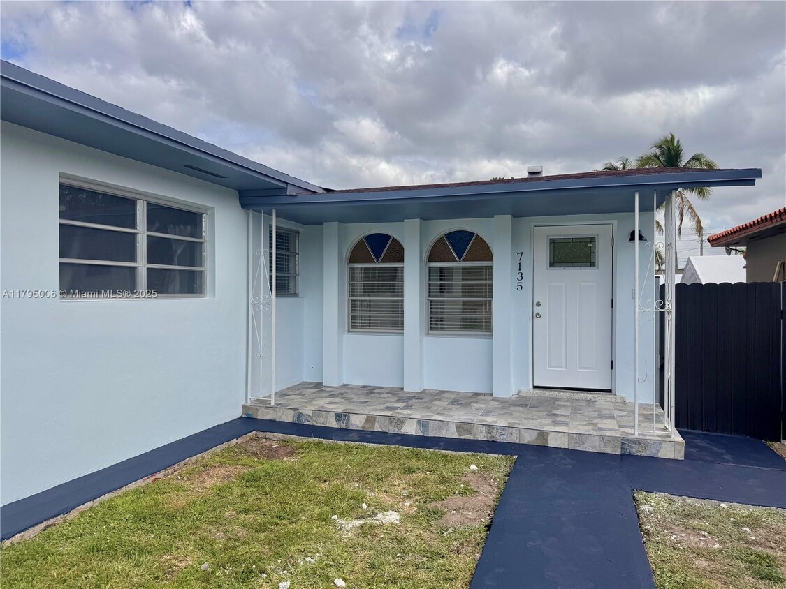 Foto principal - 7135 SW 22nd St