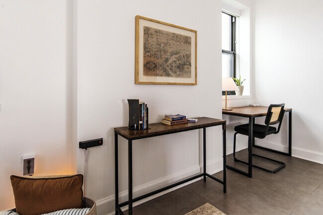 Foto del edificio - 758 North Broadway-SI ID1379069P