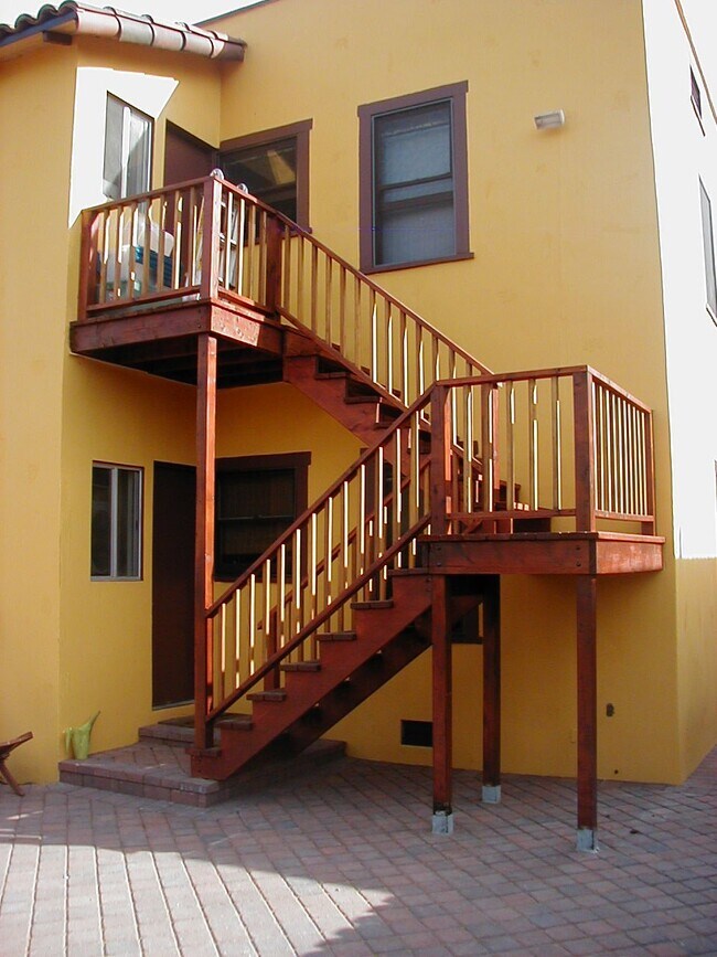 Building Photo - 1529 W 12th St