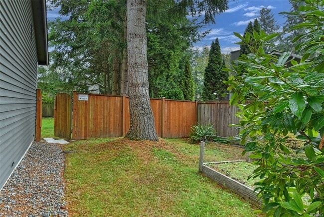 Building Photo - Versatile 3-Bedroom Silver Lake Home with ...