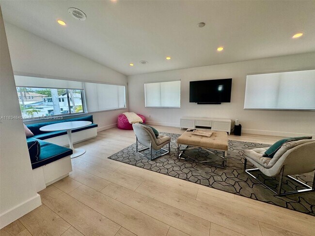 Foto del edificio - 10911 N Bayshore Dr