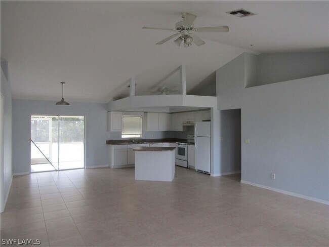 Building Photo - 1529 SW 15th Pl