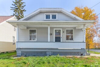 Building Photo - 1634 St Elmo Ave NE