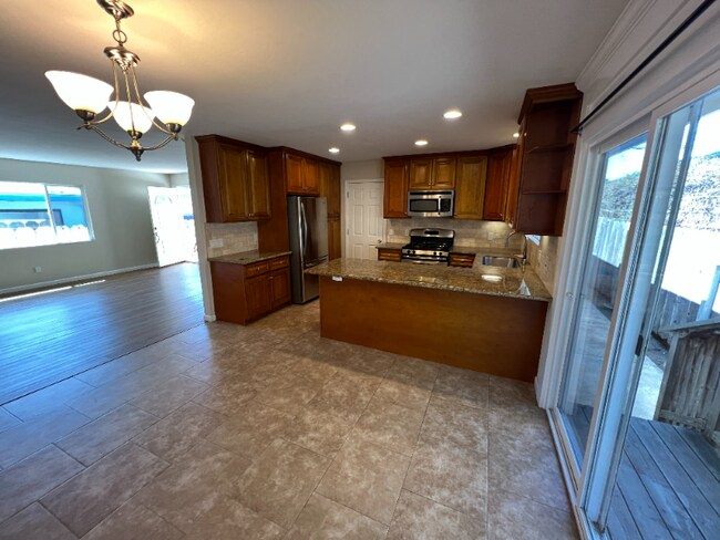 Building Photo - 445 Elm Ave