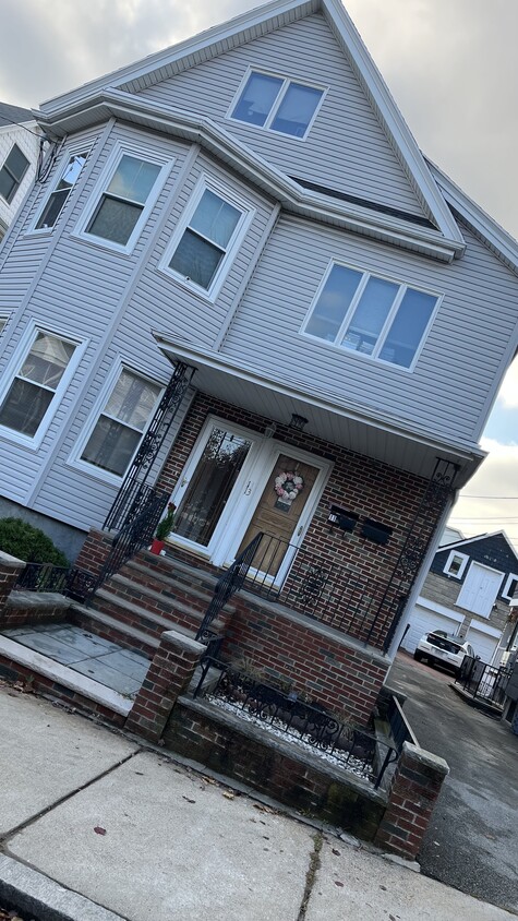 Photo - 11 Hatch St (Everett, MA)