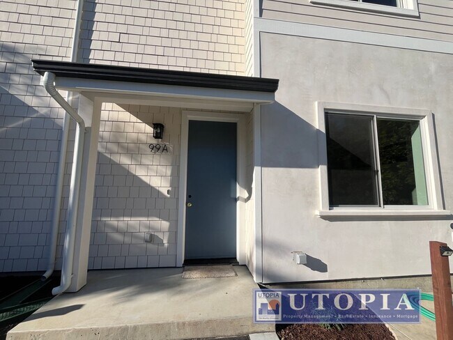 Foto del edificio - Beautiful 3 Bedroom, 3 Bathroom Duplex Unit Located on the Upper Westside of Santa Cruz. Brand ne...