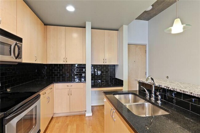 Building Photo - 860 Peachtree St NE