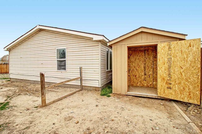 Building Photo - 2817 N Niagara Cir