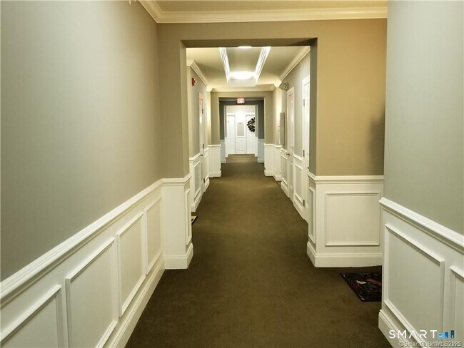 Foto del edificio - 424 Center Meadow Ln