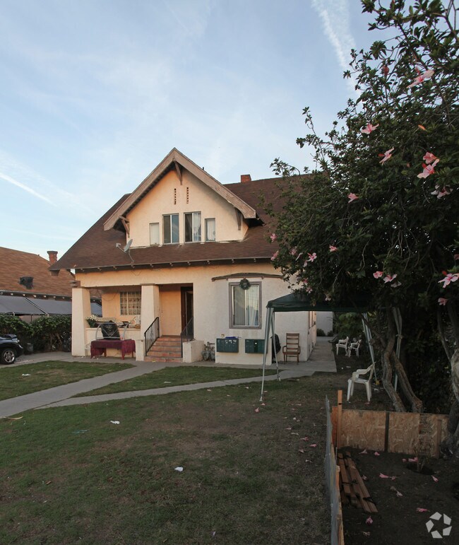 Building Photo - 2833 Huron St