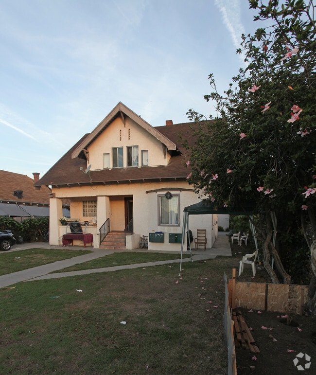 Foto del edificio - 2833 Huron St